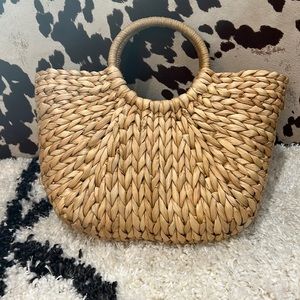Ring handle straw purse